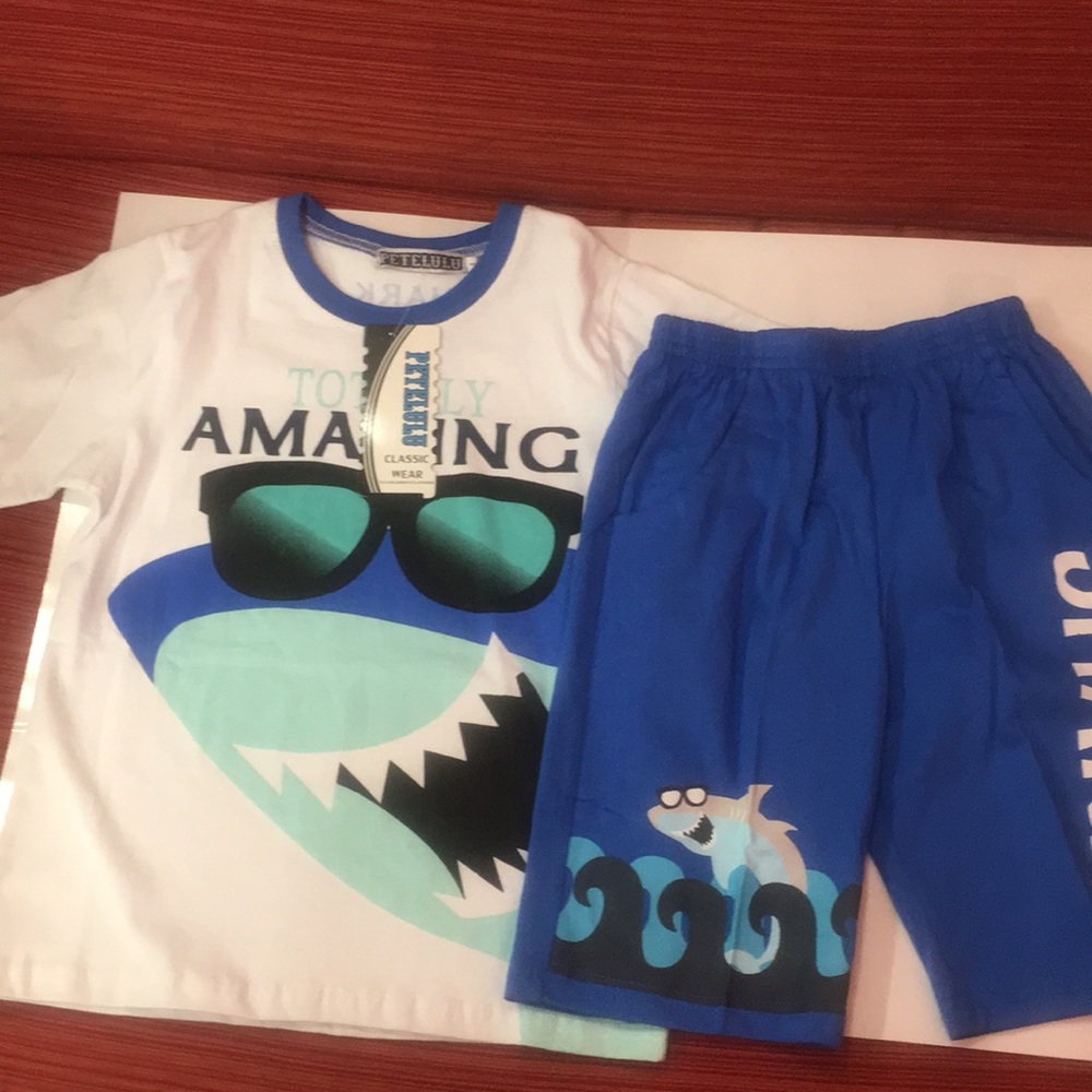 NWT Kids shark short set